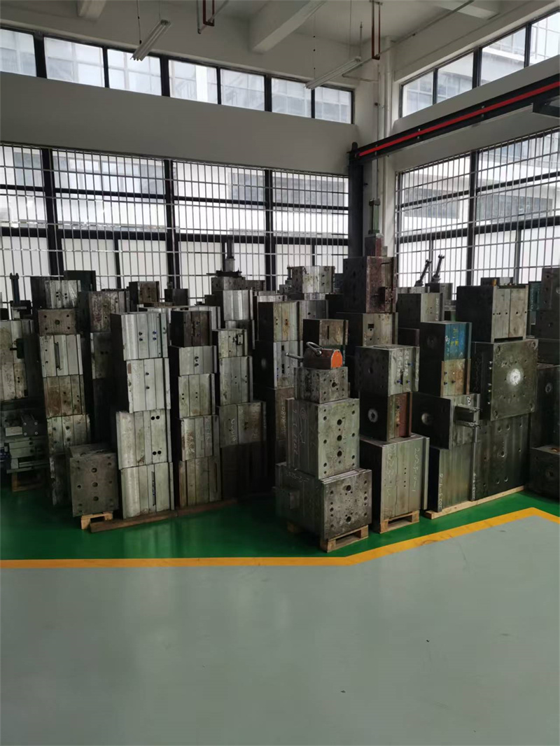 模具