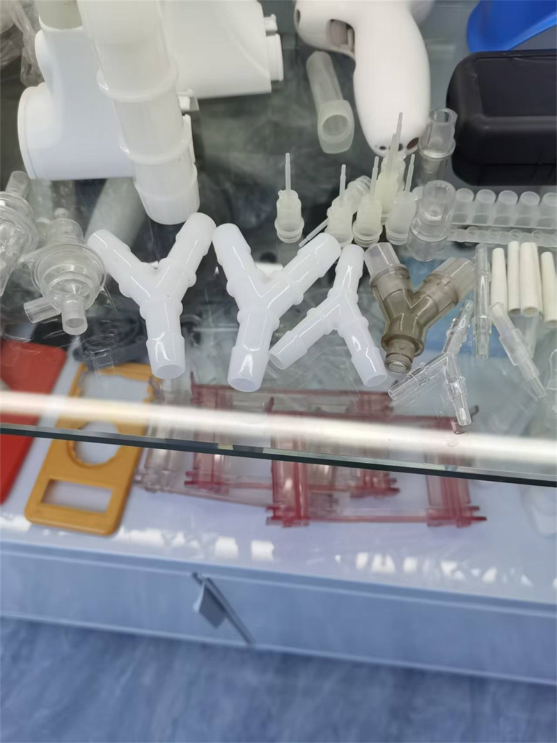Y型三通